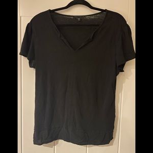 Linen notch neck tee, black. Large.